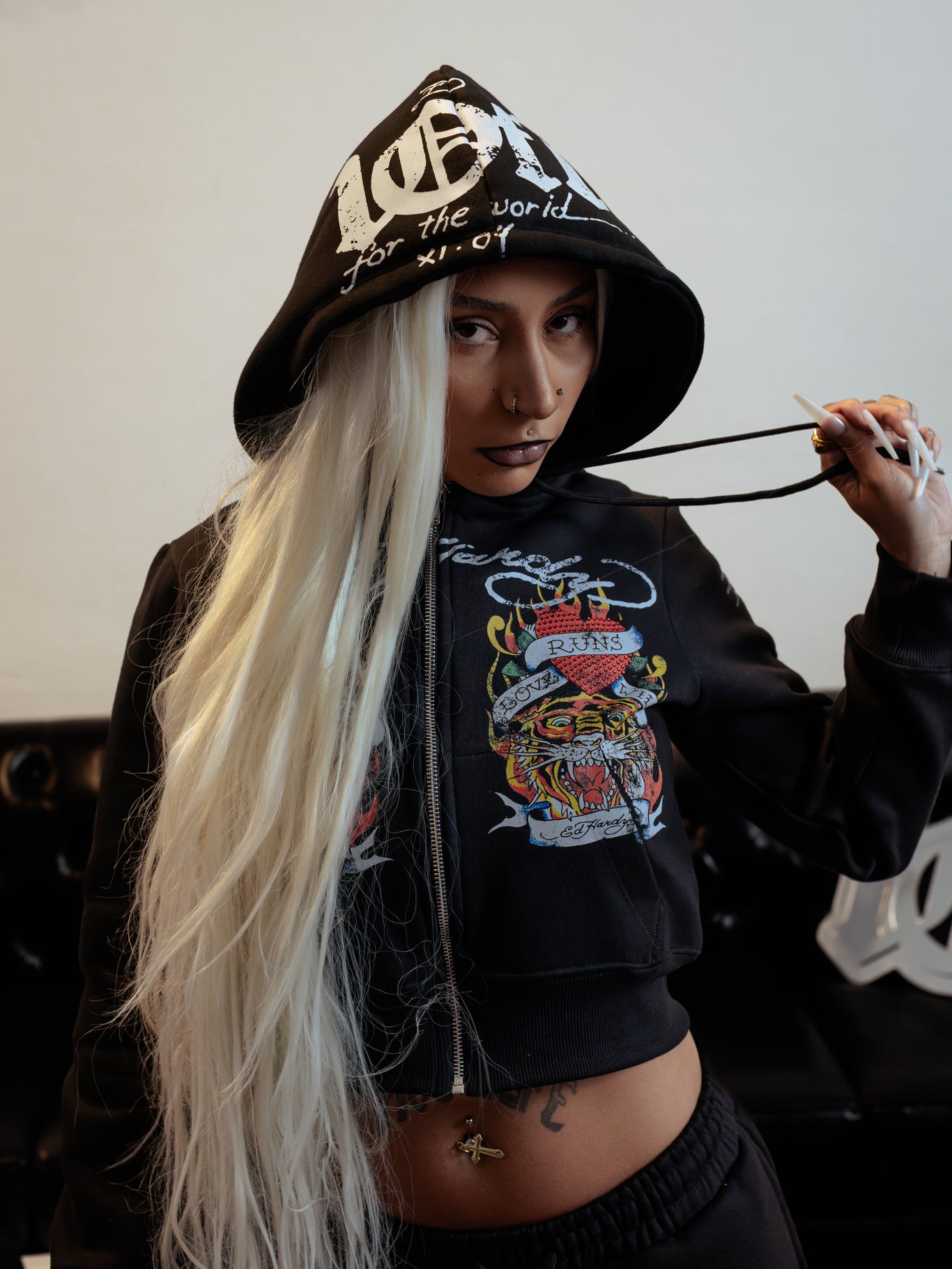 Blusa Cropped de Moletom Preta 